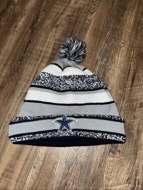 Dallas Cowboy’s Grey & Navy Star Pom Beanie